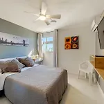 Alojamiento con Vista Y Salida al Mar